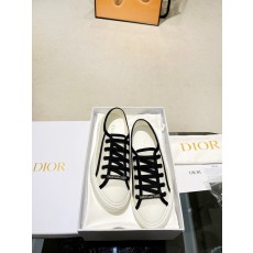 디올 스니커즈